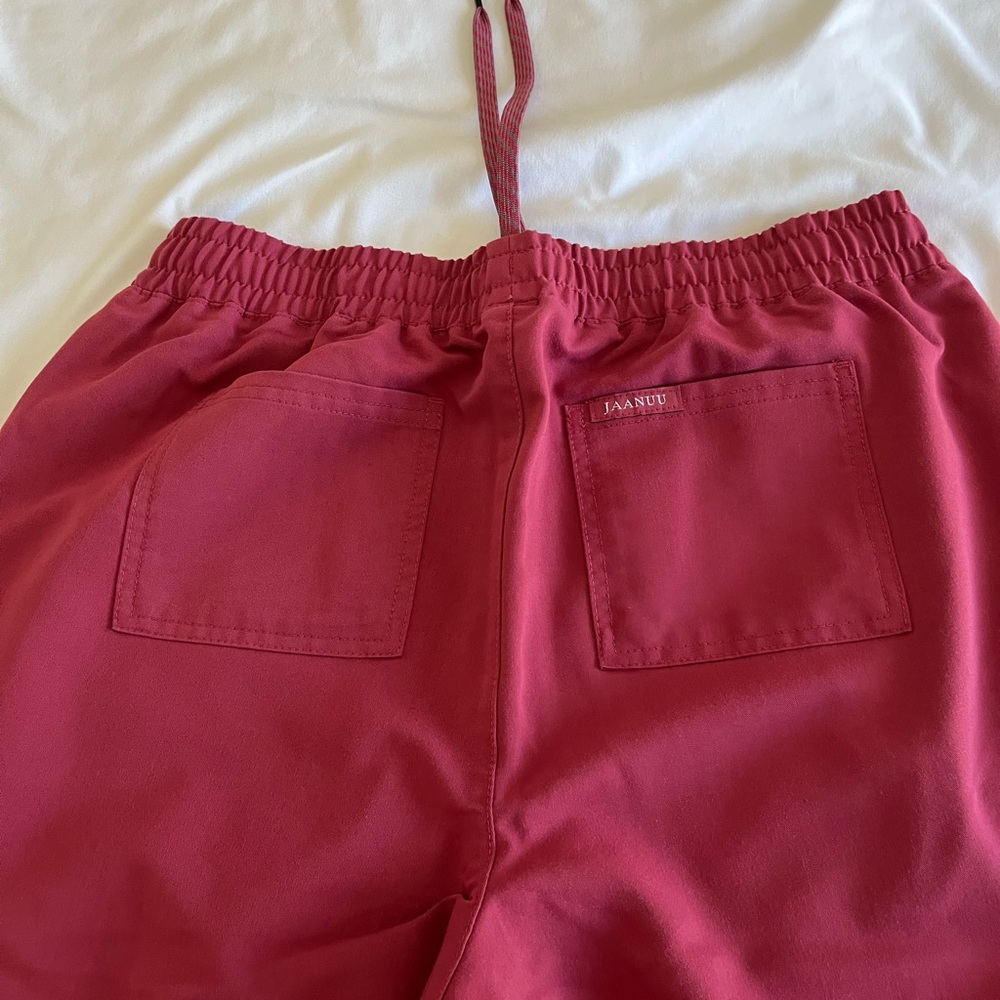 Jaanuu Women's M/P Scrub Pants and Top - Picture 9 of 11